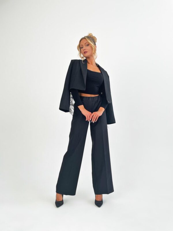 1. Eleganckie spodnie z kantem – czarny połysk (Copy)
