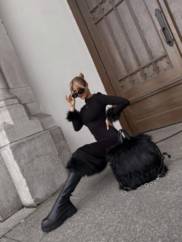 Dzianinowa sukienka midi z futerkiem - BLACK