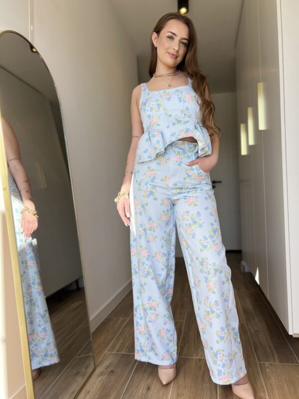 Kwiatowy komplet na ramiączkach Floral Touch - Baby Blue