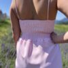 Sukienka koktajlowa z dopasowaną górą – Pastel Pink Aurora Sukienka koktajlowa z dopasowaną górą – Pastel Pink Aurora