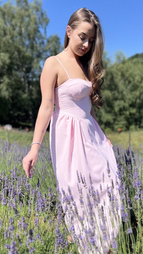 Sukienka koktajlowa z dopasowaną górą – Pastel Pink Aurora Sukienka koktajlowa z dopasowaną górą – Pastel Pink Aurora