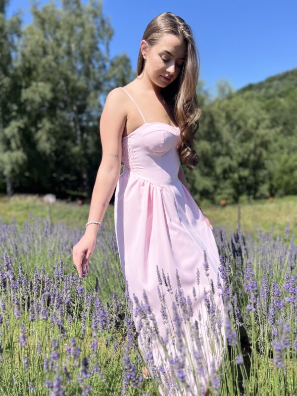 Sukienka koktajlowa z dopasowaną górą – Pastel Pink Aurora Sukienka koktajlowa z dopasowaną górą – Pastel Pink Aurora