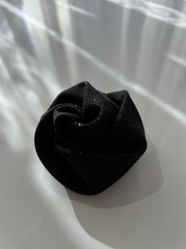 Czarna róża na spince - brokatowa MINI Black Glitter Rose Hair Clip - MINI